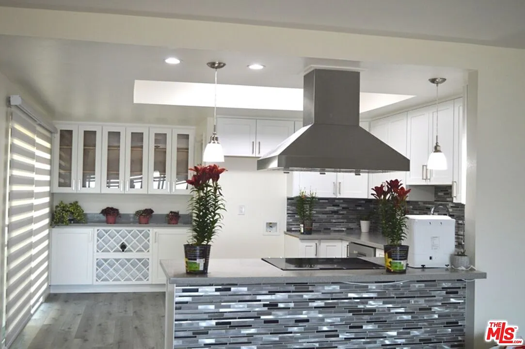 3 bed, 3.0 bath, 2084 sqft, $6,000 — Photo 1