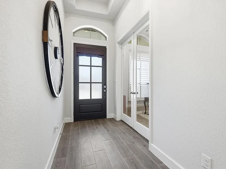 704 Pony Foot Dr — Photo 2