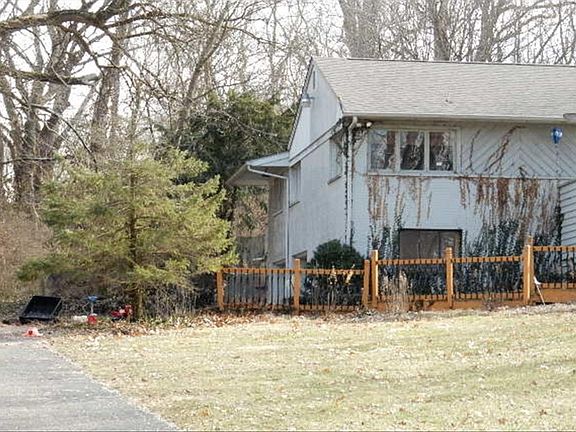 2nd image of 4 Kentwood Dr