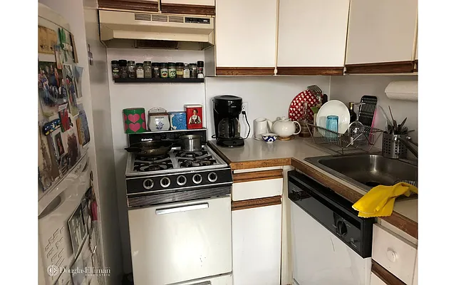 Rented by Douglas Elliman | media 10