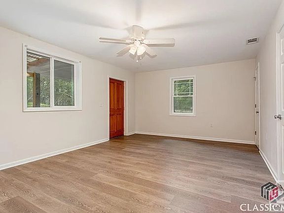 3rd image of 130 Woody Ln