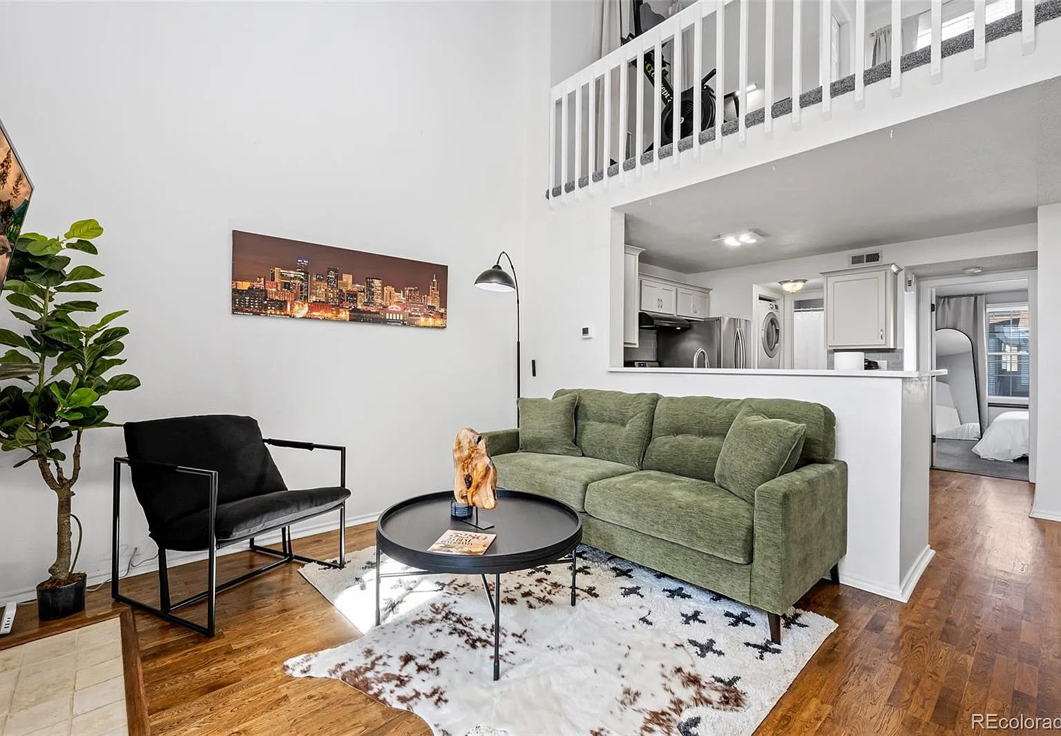 1 bed, 1.0 bath, 879 sqft, $3,100 — Photo 2