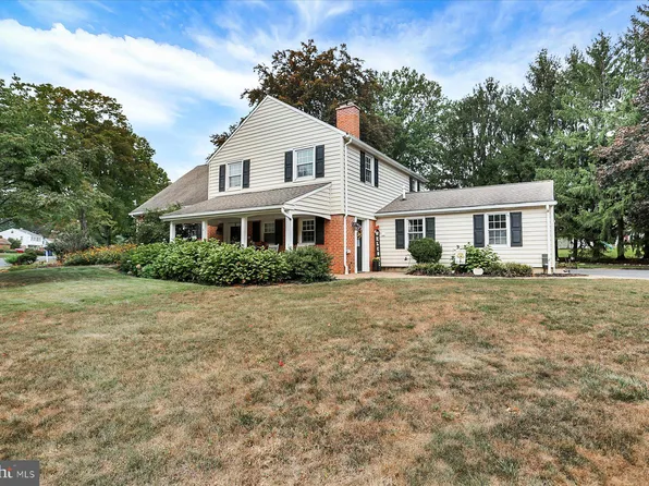 413 Blacklatch Ln, Camp Hill, PA 17011