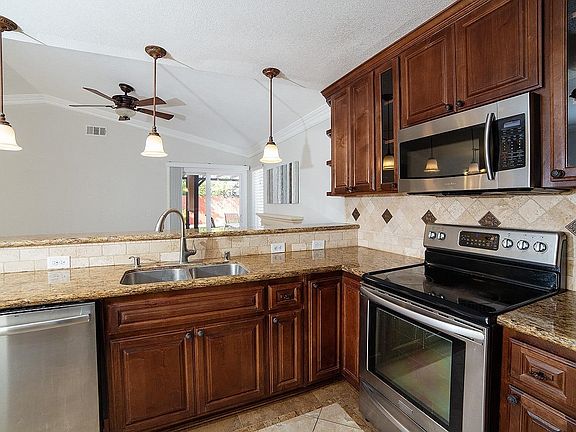 5th image of 3614 Binghamton Dr