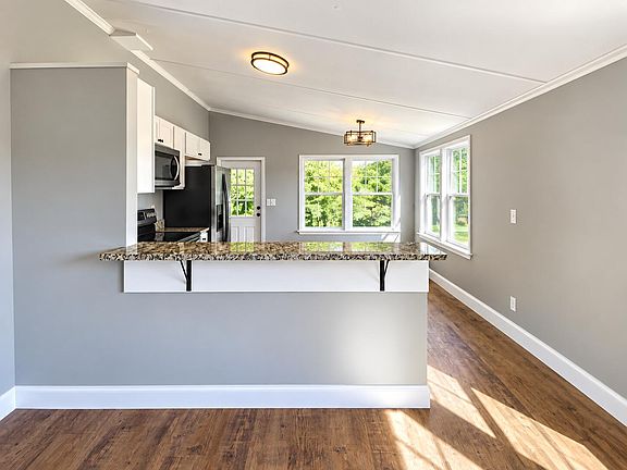 5th image of 210 Betsy Ln