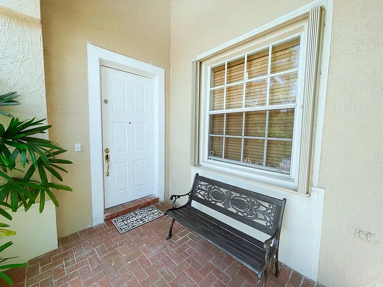 5897 NW 120th Ter — Photo 4