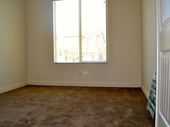 5th image of 37849 W La Paz St
