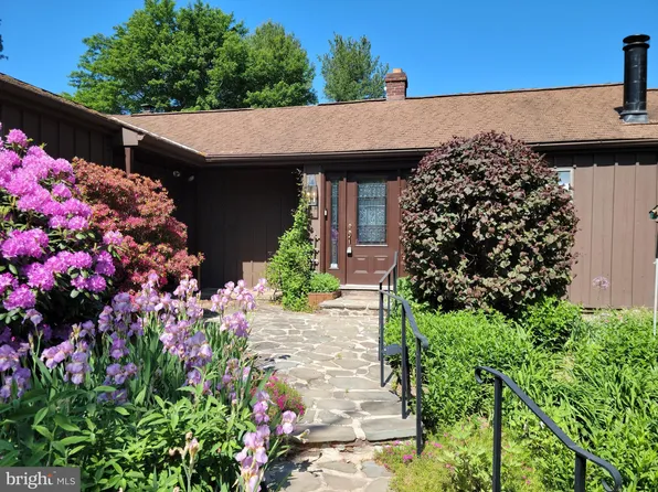 1279 S Hanover St, Pottstown, PA 19465