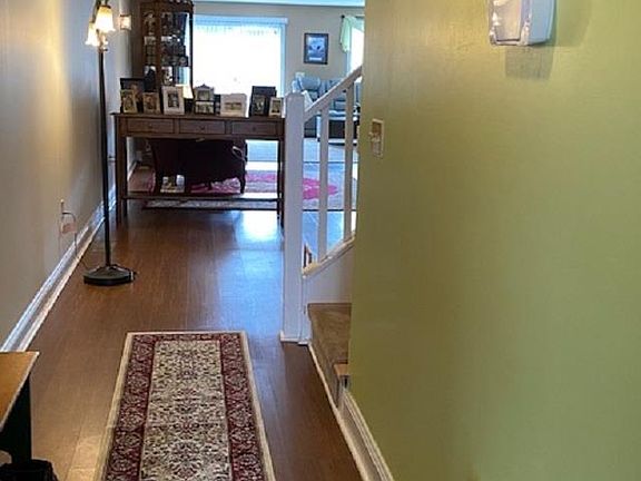 3rd image of 370 Gold Leaf Dr
