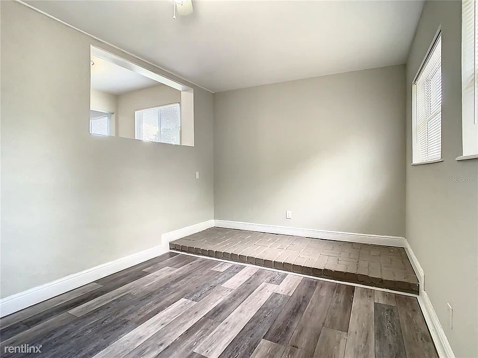 1st image of 845R 52nd Ave S