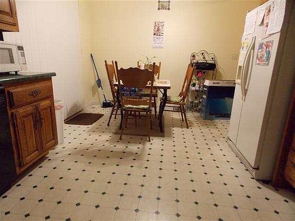 3rd image of 712 Park Hills St