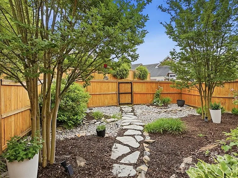 19512 Topgallant Dr — Photo 3