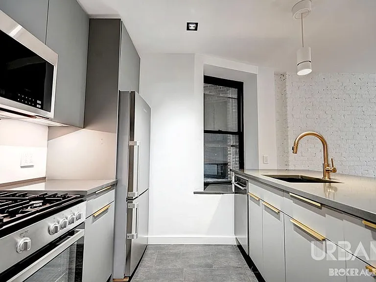 35 Grove St #5A — Photo 3