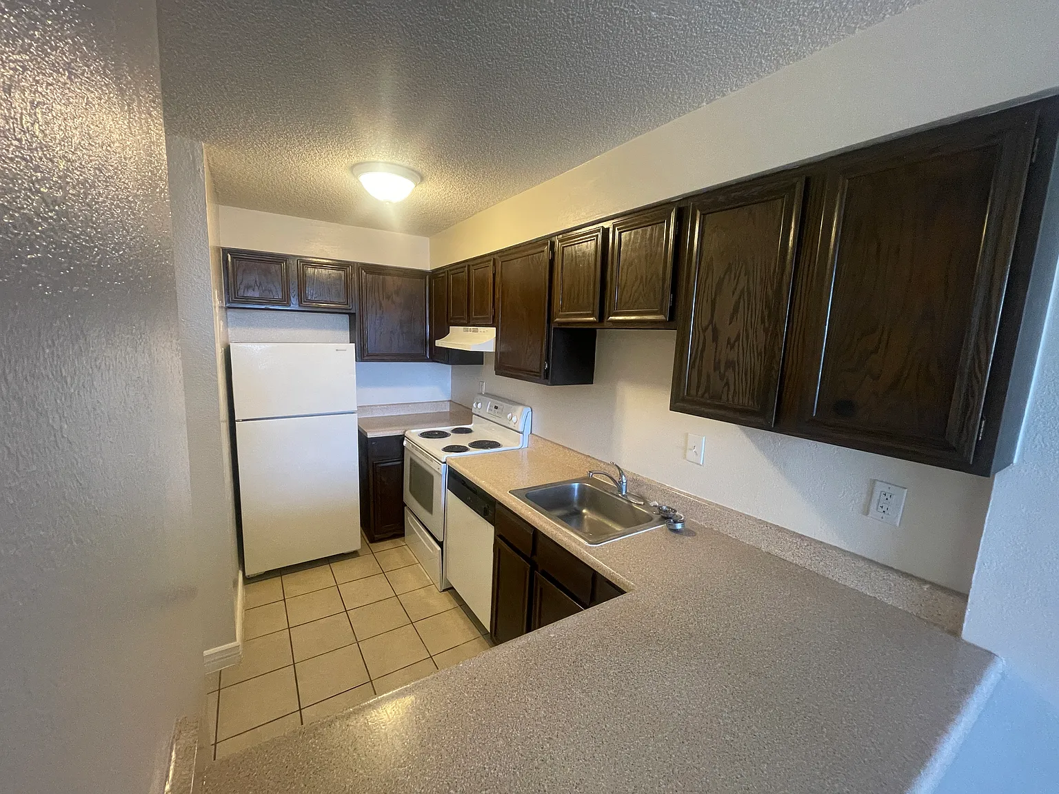 8915 Corona St — Photo 2