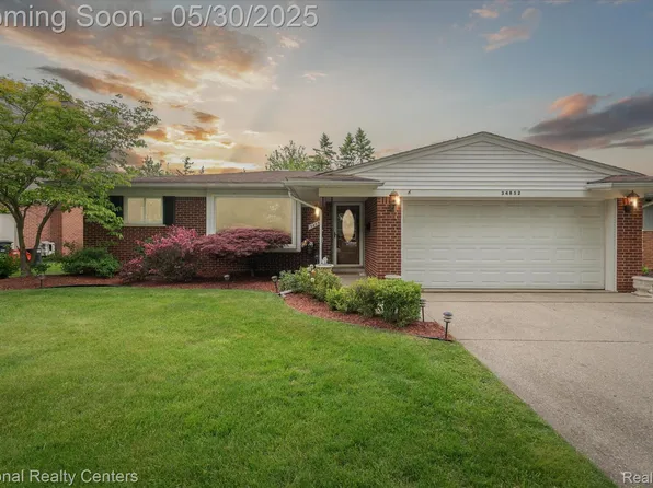 34852 Grove Dr, Livonia, MI 48154