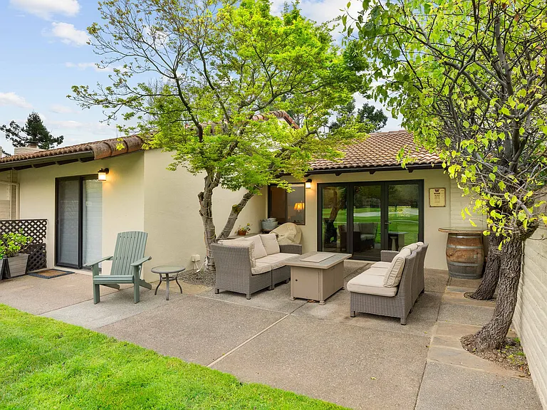 33 Fairway Dr — Photo 44