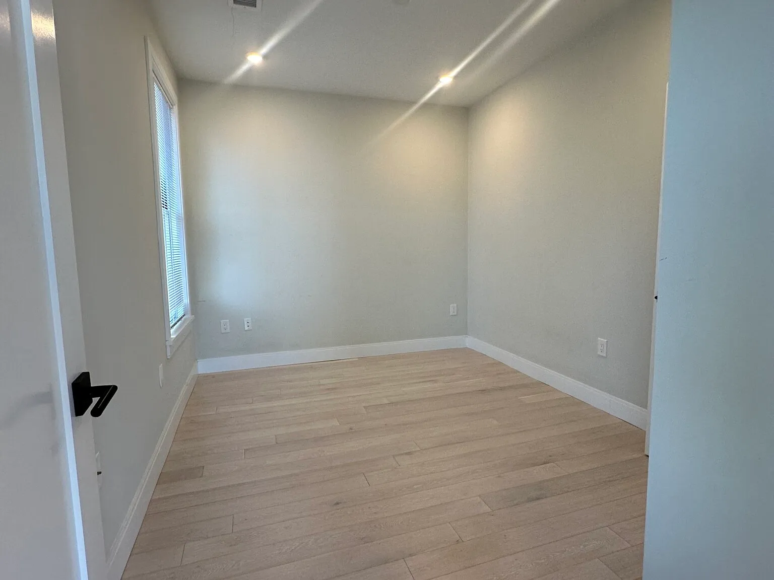2 bed, 875 sqft, $4,150 — Photo 3