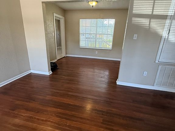 5th image of 1319 W Theo Ave