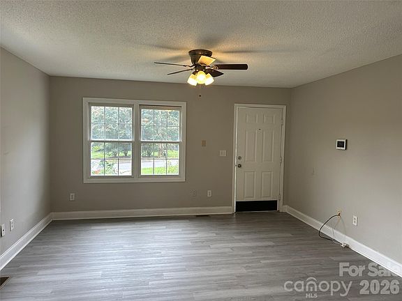 2nd image of 927 Floyd Ln