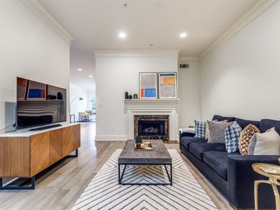 3303 Blackburn St APT 203, Dallas, TX, 75204