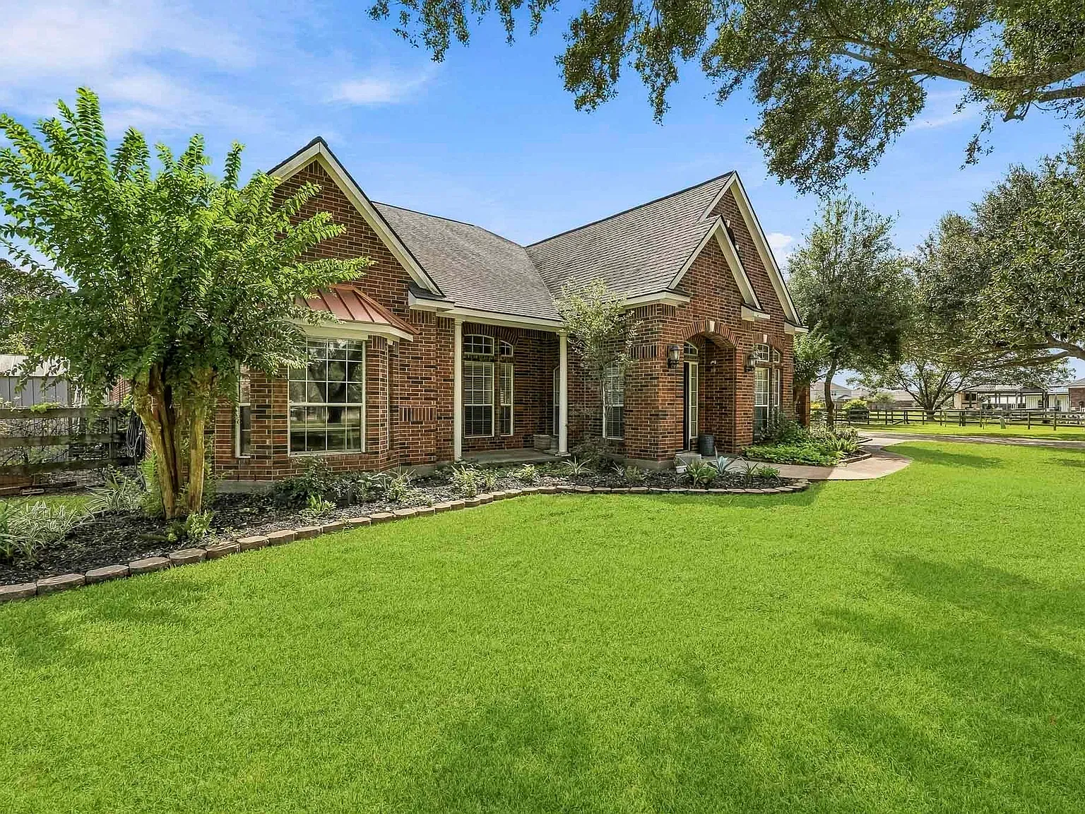 4 bed, 3.5 bath, 3467 sqft, $5,000 — Photo 2