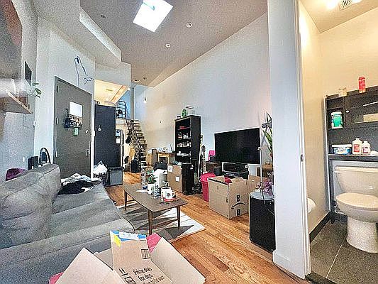 2nd image of 227 Wyckoff Ave APT 3L
