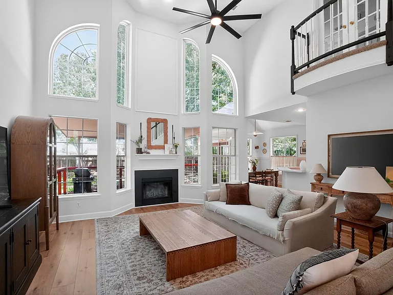 300 N Carriage Hills Dr — Photo 5