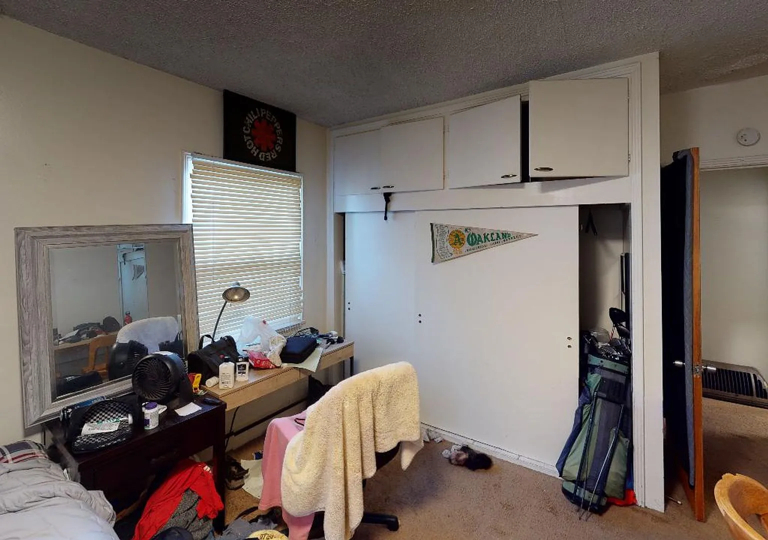3 Bedroom 2 Bathroom Home — Photo 4