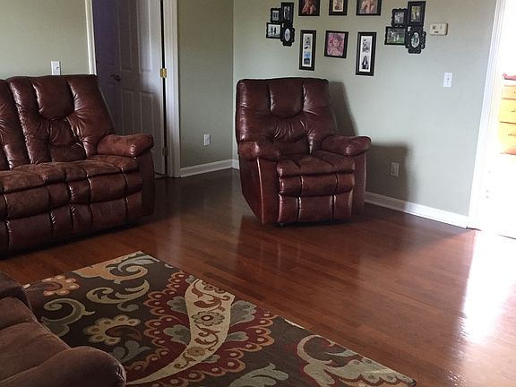 5th image of 131 Picnic Ln