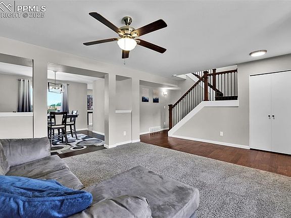 5th image of 1065 Harbourne St