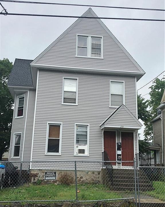 2nd image of 233 Willow St