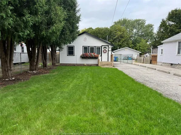 1553 S Cameron Blvd, Windsor, ON N9B 3C8