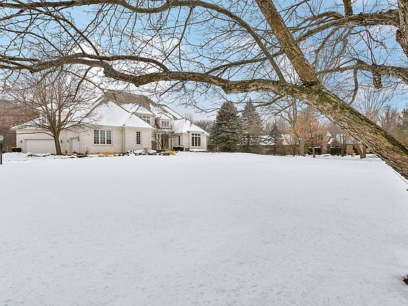 2nd image of 1S927 Grove Hill Dr