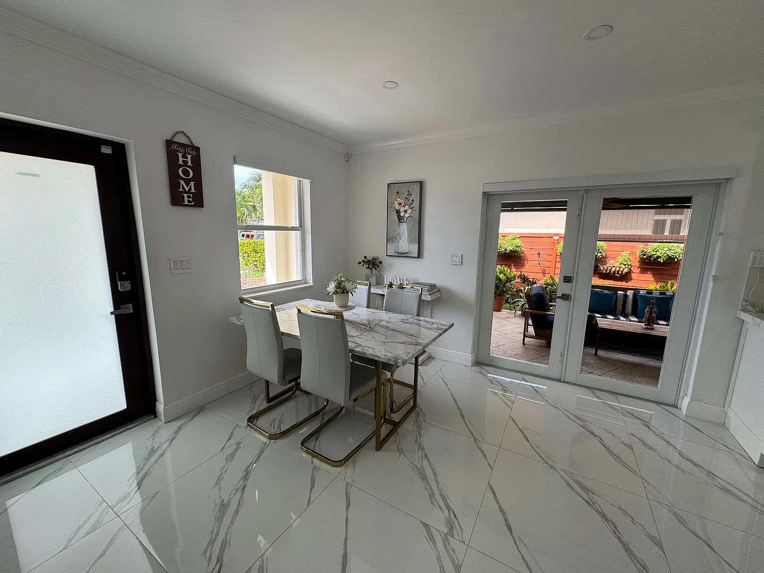 3 bed, 1296 sqft, $4,500 — Photo 4