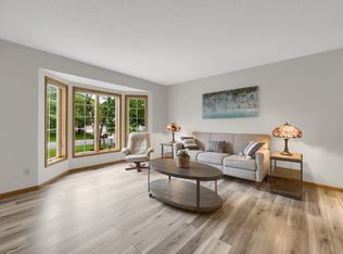 3759 Greensboro Dr, Eagan, MN 55123