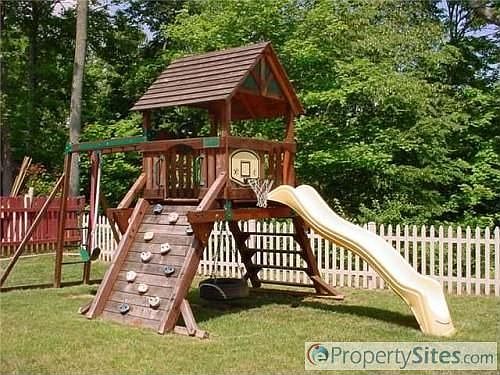 3rd image of 2017 Forestwind Dr
