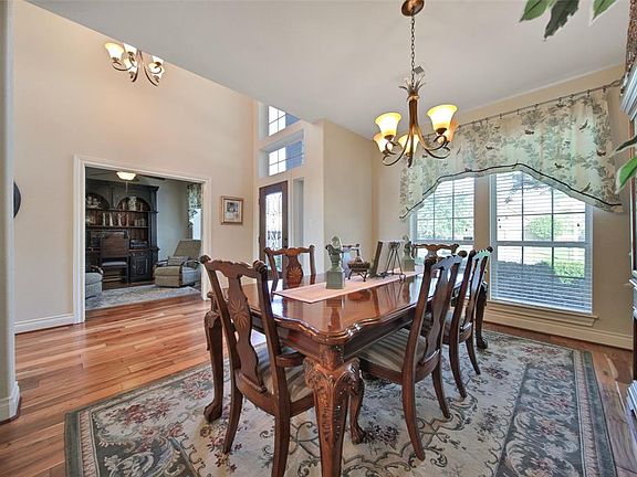 4th image of 544 Kirkham Ln