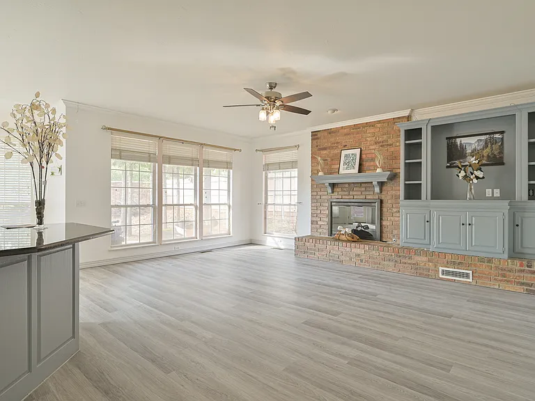 2424 Ashebury Way — Photo 12
