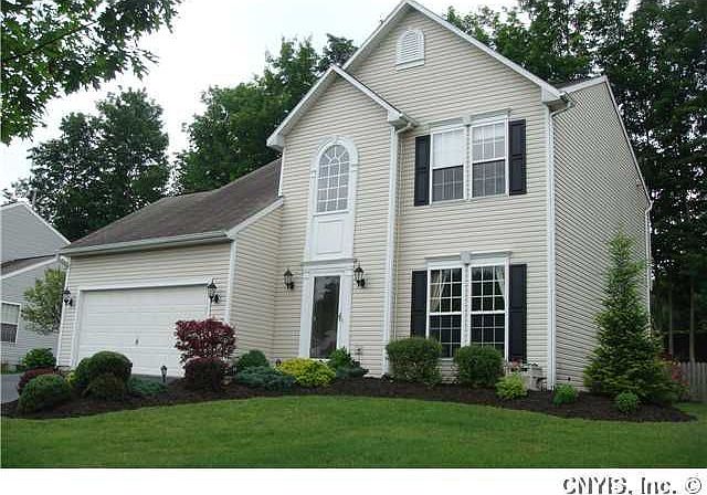 1st image of 76 Chaucer Cir