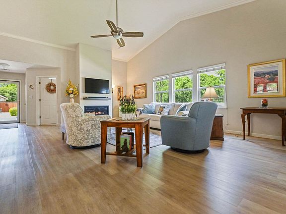 3rd image of 965 Country Ln