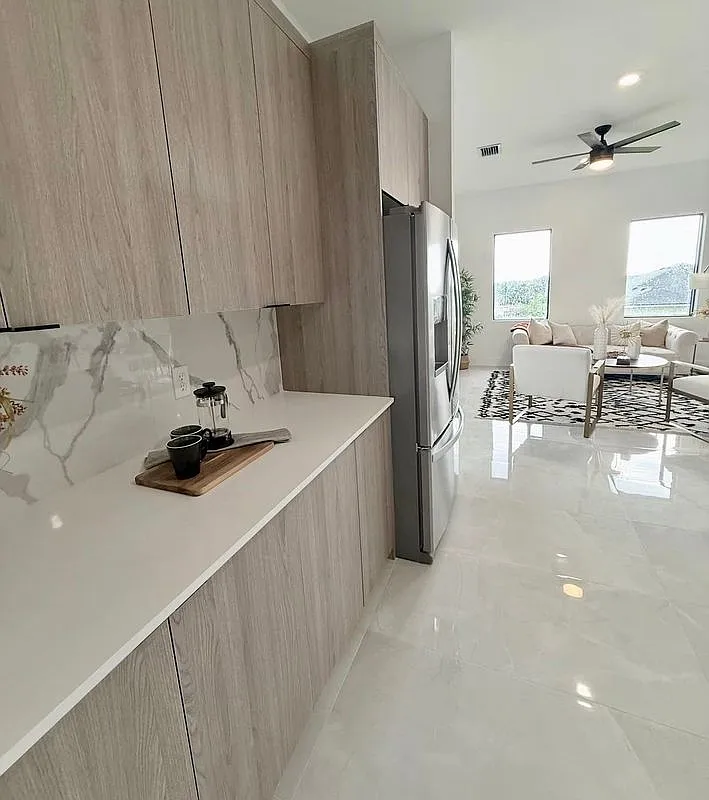 4 bed, 2.0 bath, 1998 sqft, $2,500 — Photo 3