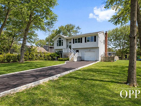 2nd image of 83 Bay Rd