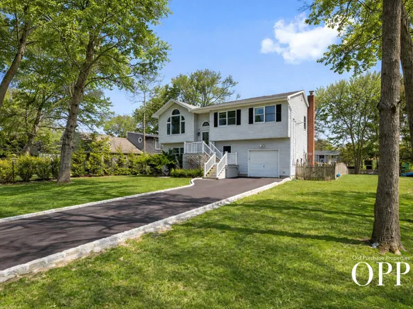 83 Bay Rd, Brookhaven, NY 11719