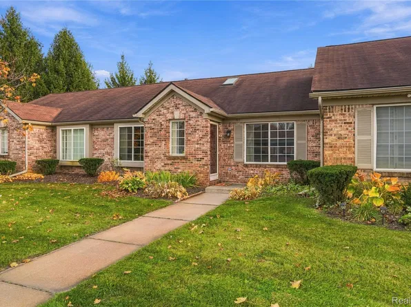 129 Countryside Ln, Highland, MI 48357