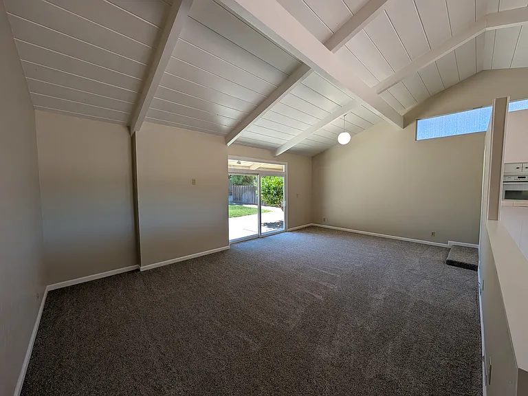 1261 Gloria Dr — Photo 6