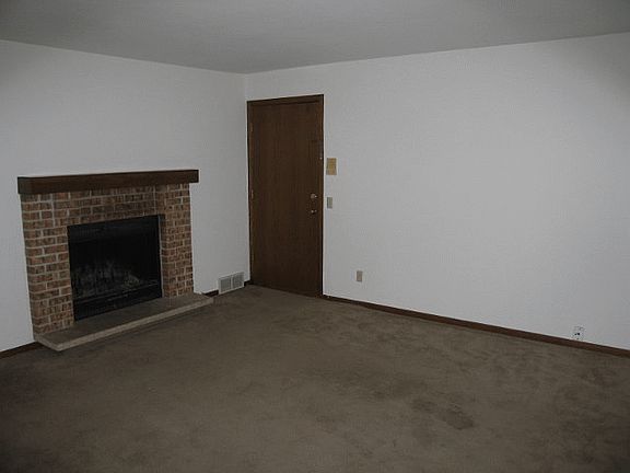 5th image of 2605 Smithfield Dr APT 3