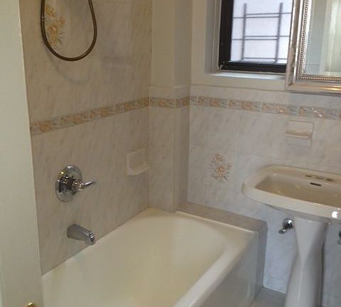 5th image of 124 W 72nd St APT 5C