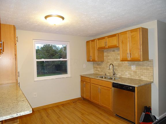 4th image of 2642 Stonington Ave