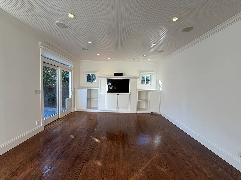 383 Hedge Rd — Photo 13