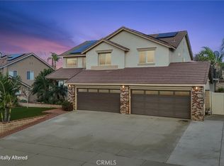 2527 Waterfall Ln, Corona, CA 92882